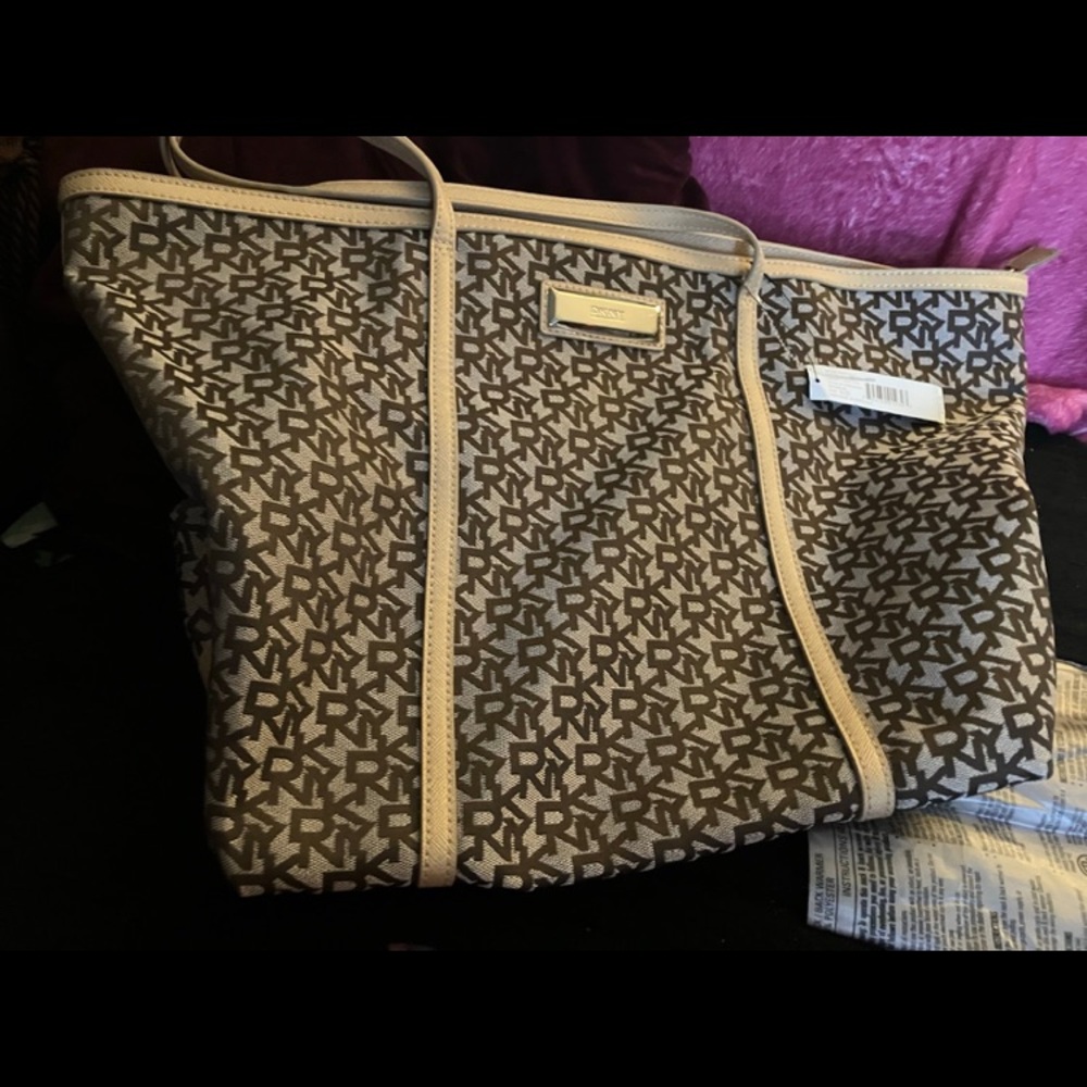 Donna Karan (DKNY) Safiano Tote NWT Retails at $278